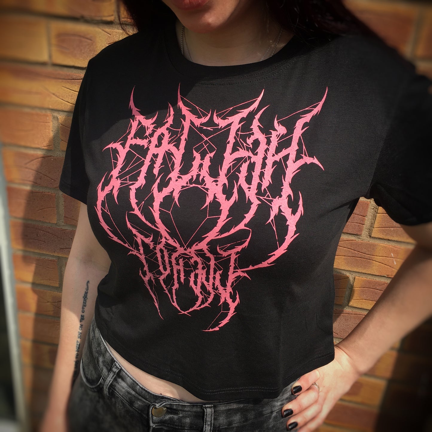 Cropped Tee Metal Band Font